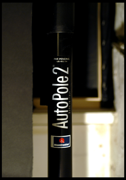 Manfrotto Autopole system to keep the background system in check