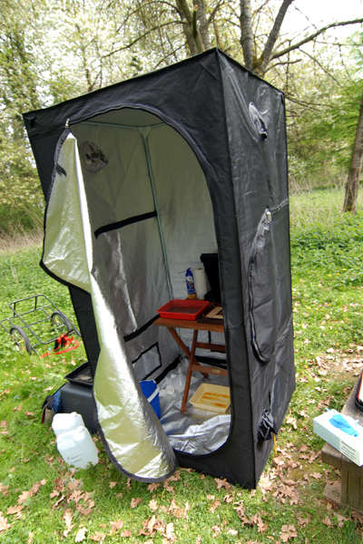 Nr0024-small On the left of the tent is a box upside down which holds the tray with KCN and water next to it