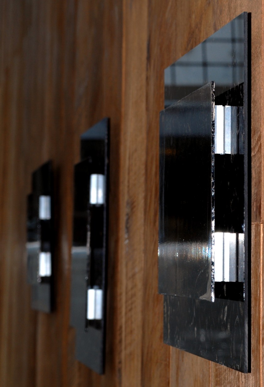 Here you can see the aluminum strips that hold the two parts together