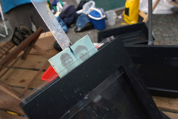 Plate ready for dipping into the fixer. Photo: courtesy of Guido Vandebroek vandebroek-beuls@telenet.be