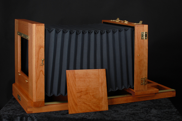 Camera with the lensboard; holes are being made this very moment ;-)