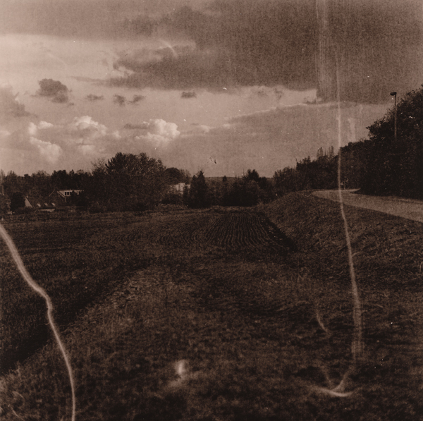 Paper: Rollei Vintage 131 FB Developer: Rollei Vintage Developer (Lith) 1+1+24 Exposure: f5,6 19 sec. Filter: - Development: about 6 minutes Not yet toned 