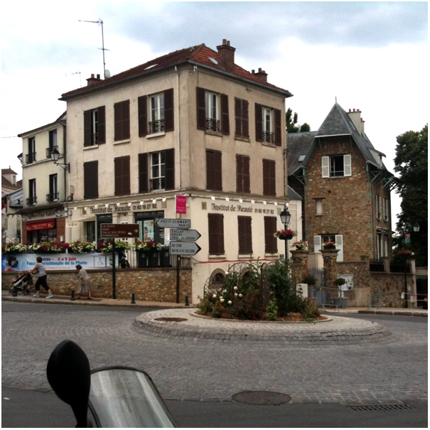 The famous square in Bièvres