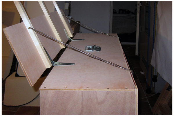 darkbox-side-closeup Darkbox Side - Here you can see how the lid is being kept open by a chain which is attached to a small nail at the back of the box