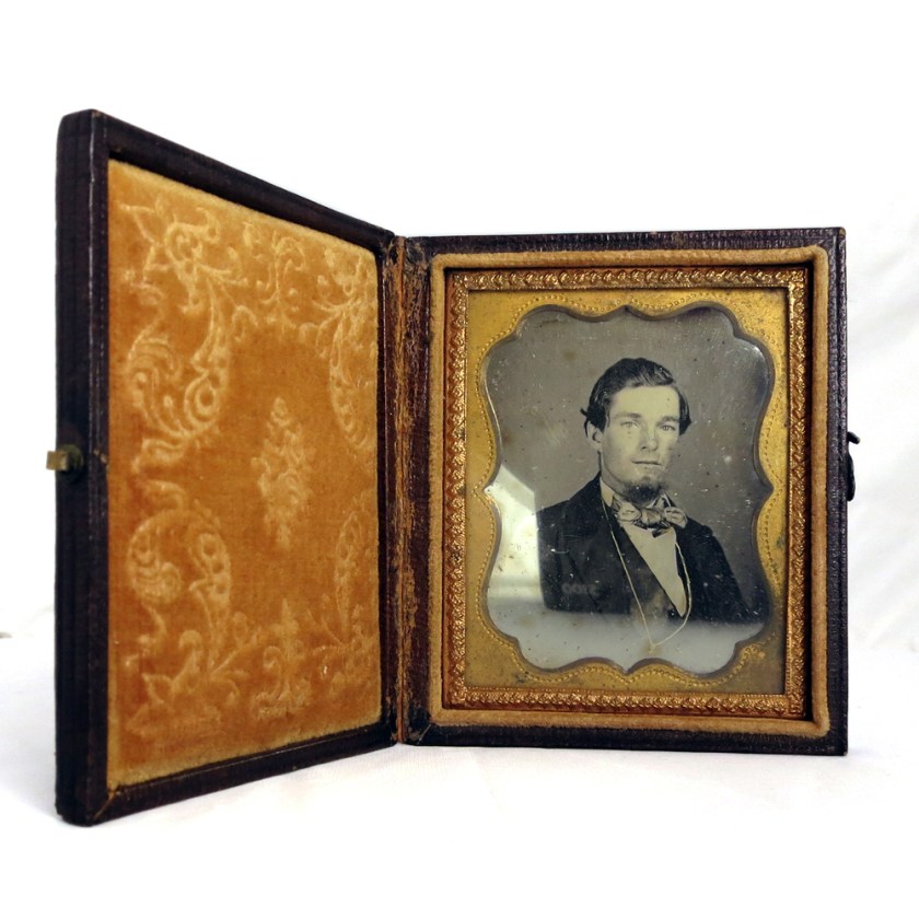 Nr3082-DagintheBox If I had to guess an American Dag because of the decorative style...?